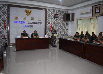 Korem 042/Gapu Terima Taklimat Awal Tim Pengawas Post Audit Itdam II/Sriwijaya di Makodim jajaran, Senin (03/04/2023). (Dok. Penrem 042/Gapu-Hatta)
