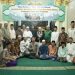 Antusias warga yang ingin berfoto bersama Gubernur Al Haris usai melaksanakan Salat Tarawih di Masjid Al Ikhlas, Lebak Bandung, Kota Jambi, Senin (03/04/2023). (Dok. Riki Serampas)