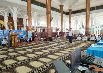 Gubenur Al Haris membuka secara resmi lomba Azan di masjid Agung Al Falah, Kota Jambi, Senin (10/4/23). (Dok. Diskominfo)