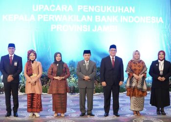 Gubernur Jambi, Al Haris, mengikuti Pengukuhan Kepala Perwakilan Bank Indonesia Provinsi Jambi, betempat di Swiss-Belhotel Jambi, Senin, (10/04/ 2023). (Foto: Harun -Kominfo)