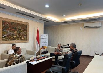 Kapolda Jambi, Irjen Pol. Rusdi Hartono saat melakukan silaturahmi bersama Deputi Kantor Staf Kepresidenan, Senin, (10/04/2023). (Dok. Humas Polda Jambi)