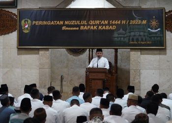 Kasad Jenderal TNI Dr. Dudung Abdurachman saat menghadiri peringatan Nuzulul Qur'an 1444 H/2023 M di Pusat Pembekalan Angkutan Angkatan Darat (Pusbekangad), Senin (10/4/2023). (Dok. Dispenad)