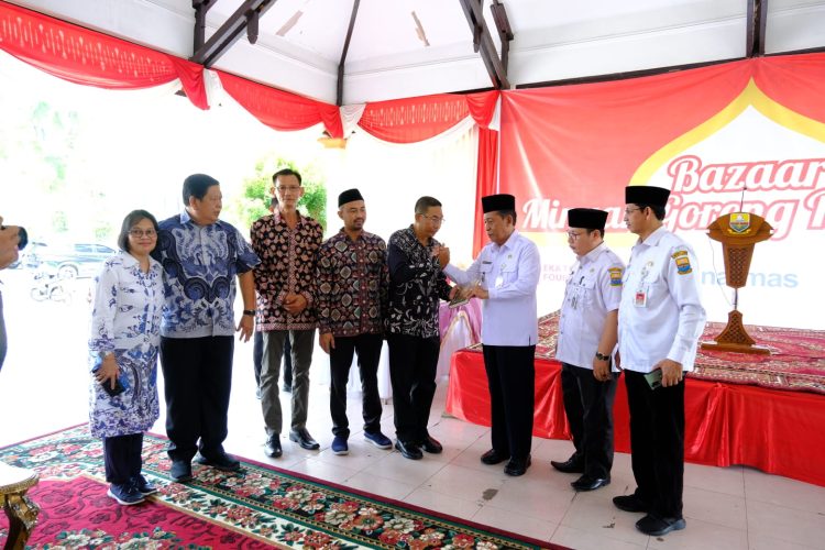 Wagub pada Pembukaan dan Launching Bazar minyak goreng murah sebanyak 10.000 liter di Pendopo Kantor Gubernur Jambi, Rabu (12/04/2023). (Foto : Sobirin - Kominfo)