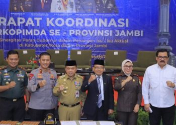 Kapolda Jambi, Irjen Pol. Rusdi Hartono saat ikuti rakor Lintas Sektoral bersama Forkompimda di Ballroom Swiss-Bell Hotel Jambi pada Kamis, (13/04/2023). (Dok. Humas Polda)