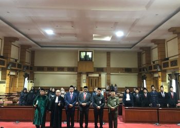 Sekda Sudriman saat melantik dan mengambil sumpah kepada 27 Pejabat Fungsional Pemprov Jambi, di Aula Kantor Disdik Provinsi Jambi, Jumat (14/4/23). (Dok. Siklusjambi.id)