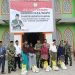 Penyaluran bansos Kepada 1178 Anak Yatim di Tanjab Barat di Ponpes Al-Baqiatus Sholihat, Jumat (14/04/2023). (Penrem 042/Gapu)