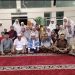 Momen poto bersama usai melaksanakan salat Tarawih Masjid Nuru Nikmatilah, Minggu (16/04/2023).(foto: riky -serampas)