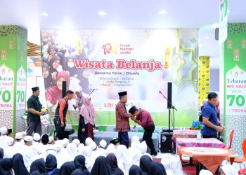 Abdullah Sani pada acara 'RAMADHAN TANDA SAYANG LEMBAGA AMIL ZAKAT YAYASAN INSAN MADANI JAMBI', bertempat di Jambi Prima Mall, Minggu (16/04/2022). (Foto : Sopbirin - Diskominfo)