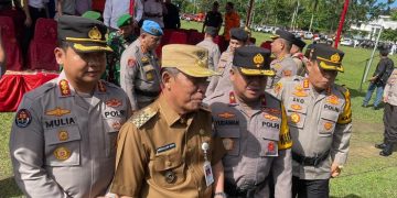 Wakapolda Jambi bersama instansi terkait Apel bersama pasukan operasi ketupat 2023, di Halaman Kantor Gubernur Jambi, Senin (17/4/2023). (Dok. Sandra)