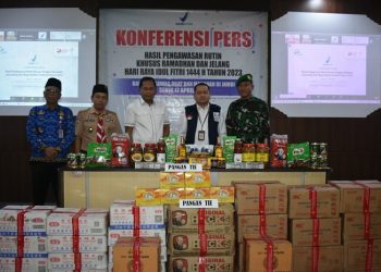 Kasrem 042/Gapu Hadiri Konferensi Pers Hasil Pengawasan Pangan Rutin Ramadhan dan Jelang Idul Fitri di Balai BPOM Propinsi Jambi di kantor Balai BPOM Provinsi Jambi, Senin, (17/04/2023). (Dok. Penrem 042/Gapu)
