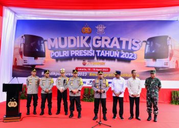 Kapolri Jenderal Listyo Sigit Prabowo saat memberi keterangan usai melepas rombongan program mudik gratis Polri Presisi di Lapangan Silang Monas, Jakarta Pusat, Selasa (18/04/2023). (Dok. Div Humas Polri)