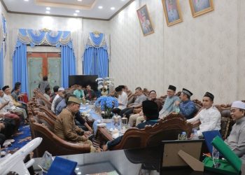 Musyawarah Mediasi PT Jadestone Energy Lemang dengan Warga Parit Lapis di Rumah Dinas Bupati Tanjab Barat, Selasa, (18/04/23). (Foto: siklusjambi)