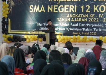 Al Haris saat menghadiri perpisahan siswa kelas XII SMAN 12 di Gedung Putih, Grand Kemas, Kota Jambi, Sabtu (06/05/2023). (Foto : Novriansyah - Diskominfo)