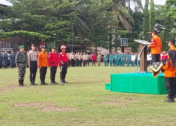 Al Haris saat pimpin Apel Siaga Darurat Penanganan Bencana Kekeringan, Karhutla Provinsi Jambi Tahun 2023, di lapangan Korem 042 Garuda  Putih Jambi, Senin (8/5/2023). (Dok. Siklusjambi.id)