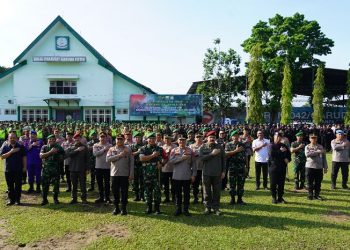 Apel gabungan Sinergitas TNI-Polri di Lapangan upacara Makorem 042/Gapu Jambi, Selasa (02/05/2023). (Dok. Penrem 042/Gapu)