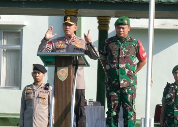 Kapolda Jambi saat Pimpin Apel Gabungan di lapangan Upacara Makorem 042/Gapu Jambi, Selasa (02/05/2023). (Dok. Humas Polda Jambi)