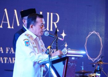 Gubernur Al Haris saat menyampaikan kata sambutan pada acara Pelepasan Siswa Kelas XII SMA Negeri 1 Kota Jambi Angkatan Ke-65, bertempat di Hotel BW Luxury, Rabu (03/05/2023). (Foto: Diskominfo/Patra)