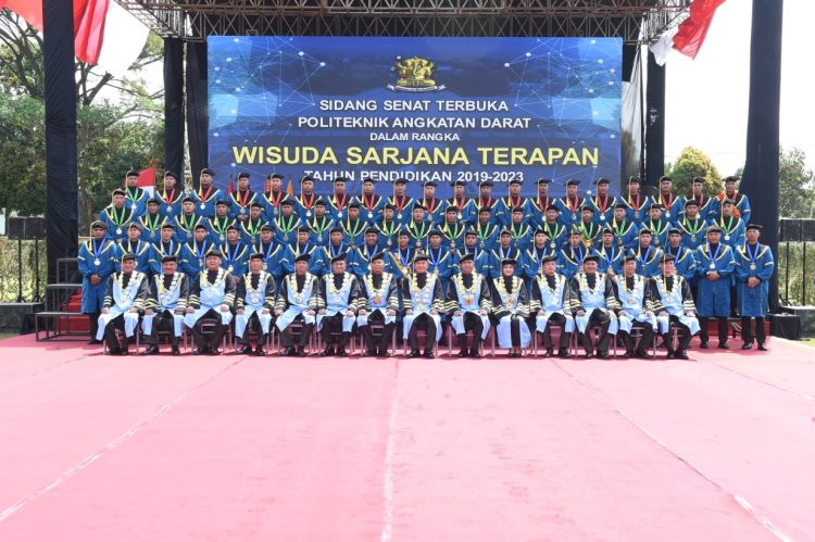 Wisuda 59 Mahasiswa Program Diploma 4 Angkatan IV Poltekad Kodiklatad TP 2019-2023 di Lapangan Upacara Poltekad Kodiklatad, Malang, Jawa Timur, Rabu (3/5/2023). (Dok. Dispenad)