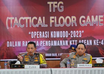 Kapolri Jenderal Listyo Sigit Prabowo pada kegiatan Tactical Floor Game (TFG) pengamanan KTT ASEAN di Labuan Bajo, Nusa Tenggara Timur (NTT). di Labuan Bajo, Kamis (04/05/2023). (Dok. Div Humas Polri)