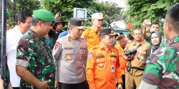 Kapolda Jambi, Irjen Pol. Rusdi Hartono usai mengikuti pelaksanaan apel Siaga Darurat Penanganan Bencana Kekeringan dan karhutla di Lapangan Makorem 042/Gapu, Senin (08/05/2023). (Dok. Humas Polda Jambi)