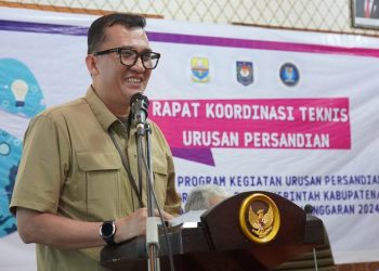 Kadis Kominfo Provinsi Jambi, Drs. Ariansyah, M.E. saat memberikan sambutan pada rakor teknis di Hotel Shang Ratu, Senin (08/05/2023). (Dok. Diskominfo/Maria)
