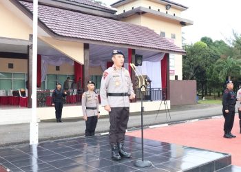 Kapolda Jambi, Irjen Pol. Rusdi Hartono pimpin apel personel di lapangan Mako Satbrimobda Polda Jambi pada Senin, (08/05/2023). (Dok. Humas Polda Jambi)