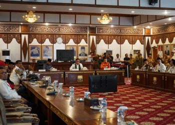 Gubernur Jambi, Al Haris saat sambut dan menerima Kunker Komisi VIII DPR RI ke Provinsi Jambi di Auditorium Rumah Dinas Gubernur Jambi, Senin (08/05/2023). (Foto: Diskominfo/Novriansah)