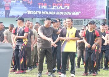 Polda Jambi dan Korem 042/Garuda Putih melaksanakan olahraga pagi bersama dilapangan Makorem 042/Garuda Putih,pada Selasa, (09/05/2023).