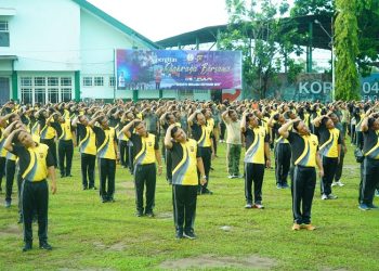 Korem 042/Gapu bersama Kepolisian Daerah Jambi menggelar olahraga bersama bertempat di lapangan Makorem. Selasa (09/05/2023). (Dok. Penrem 042/Gapu)