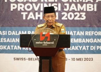 Wagub Abdullah Sani saat menyampaikan kata sambutan pada Rakor GTRA di Swiss Bell hotel, selasa (09/05/2023). (Foto: Diskominfo/Harun)