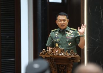 Kasad Jenderal TNI Dr. Dudung Abdurachman saat meyampikan kata sambutan pada Acara pemberangkatan umroh di Aula GPH Djatikusumo, Mabesad, Jakarta, Rabu (10/5/2023). (Dok. Dispenad)