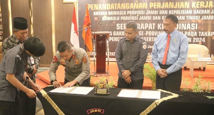 Penandatanganan MoU Kapolda Bersama Bawaslu Provinsi Jambi di Hotel BW Luxury, Kamis (11/05/2023). (Dok. Humas Polda Jambi)