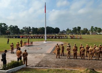 Suasana Apel Gabungan ASN Kabupaten Muaro Jambi di lapangan depan Kantor Bupati Muaro Jambi, Senin (15/05/2023). (Dok. Siklusjambi)