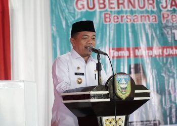 Gubernur Jambi saat memberi kata sambutan dalam kegiatan silaturahmi dan halal bihalal di di gedung LPTQ Kabupaten Sarolangun, Rabu (17/5/2023). (Foto: Diskominfo /Harun Al Rasyid)