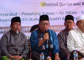 Wakil Gubernur Jambi, Abdullah Sani, saat memberikan kata sambutan dalam acara peresmian Pondok Pesantren Darussalam di Desa Pematangkabau, Kecamatan Airhitam, Kabupaten Sarolangun, Kamis (18/5/2023). (Foto: Diskominfo Provinsi Jambi/Agus S)