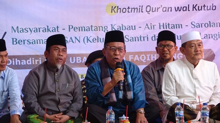 Wakil Gubernur Jambi, Abdullah Sani, saat memberikan kata sambutan dalam acara peresmian Pondok Pesantren Darussalam di Desa Pematangkabau, Kecamatan Airhitam, Kabupaten Sarolangun, Kamis (18/5/2023). (Foto: Diskominfo Provinsi Jambi/Agus S)