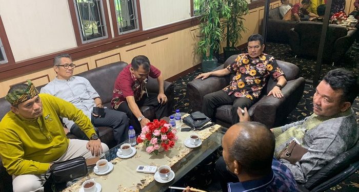 Pertemuan dalam rangka studi tiru antara Pemprov Jambi dan Pemprov Bangkabelitung di Ruang Rapat Asisten III Kantor Gubernur Jambi, Jumat (19/5/2023). (Foto: Staf Asisten III Bidang Administrasi Umum Provinsi Jambi)