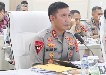 Kapolda Jambi, Irjen Pol. Rusdi Hartono saat membuka sekaligus memimpin kegiatan Gelar Operasional dan Pembinaan Polda Jambi dan Jajajran via zoom meeting di Ruang Vicon Lantai 2 Mapolda Jambi, Jumat (19/05/2023). (Dok. Humas Polda Jambi)