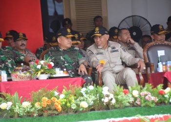 Kasad Jenderal TNI, Dr. Dudung Abdurachman mendampingi Panglima TNI Laksamana TNI Yudo Margono pada upacara pembukaan Latsitardanus XLIII Tahun 2023 yang dilaksanakan di Kota Padang, Jumat (19/5/2023). (Dok. Dispenad)