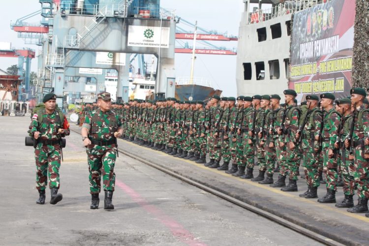 Upacara Militer di Dermaga Boom Baru, Palembang, Minggu (21/05/2023). (Dok. Penrem 042/Gapu)