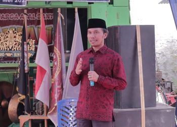 Ketua DPRD Provinsi Jambi, Edi Purwanto pada acara Halal Bi Halal dan Gebyar Seni Budaya Keluarga Besar Perkumpulan Ikawangi di Kabupaten Bungo, Minggu (21/5/2023). [Dok. Humas DPRD Provinsi Jambi]