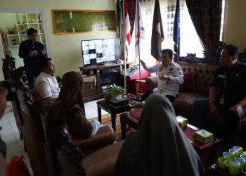 Gubernur Al Haris saat  melakukan pemantauan di SMA Negeri 1 Muaro Jambi, SMK Pertanian Pembangunan Jambi, Kamis (22/06/2023). (Foto: Novriansah - kominfo)