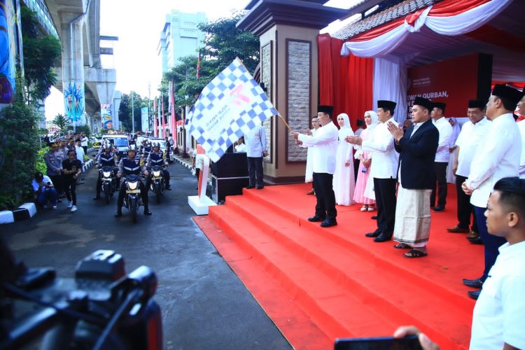 Penyerahan dan pendistribusian hewan Kurban ke Seluruh Indonesia di Mabes Polri, Kamis (29/6/2023).(Dok. Div Humas Polri)