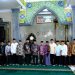 Abdullah Sani berfoto bersama usai kegiatan Halal Bihalal PB KABARI Tahun 1444 H/2023 M, di Masjid Salamah 16 Kota Jambi, Sabtu (03/06/2023). (Foto: Diskominfo/Sopbirin)