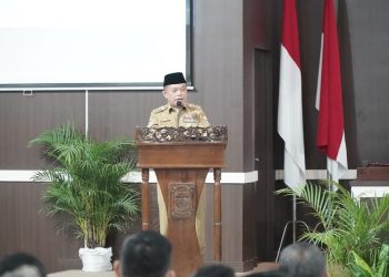 Gubernur Al Haris pada rakor Penguatan Pemerintahan dan Pembangunan Desa di Gedung Aula DPRD Kabupaten Tebo, Senin (05/06/2023). (Foto: Diskominfo/Harun)