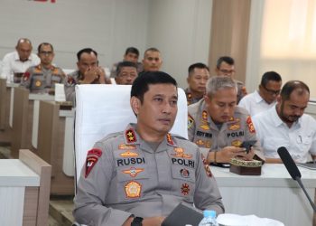 Kapolda Jambi Irjen Pol. Rusdi Hartono saat ikuti Vicon Arahan Kapolri Terkait Tindak Pidana Perdagangan Orang (TPPO) yang dipimpin oleh Kapolri Listyo Sigit Prabowo pada Senin, (05/05/2023). (Dok. Humas Polda Jambi)