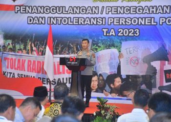 Irjen Pol. Rusdi Hartono saat, menghadiri kegiatan pembinaan personel Polda Jambi, di Ballroom Swiss-Bellhotel Jambi, Selasa (06/06/2023). (Dok. Humas Polda Jambi)