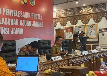 Rakor KPK RI terkait dengan penyelesaian proyek pembangunan Pelabuhan Ujung Jabung di Auditorium Rumah Dinas Gubernur Jambi, Selasa (06/06/2023). (Foto: Diskominfo/Agus)