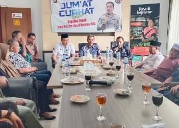 Kegiatan Jum'at Curhat Polda Jambi bersama Pengelola dan Pedagang Pasar Angso Duo di Kantor Pasar Angso Duo, Jumat (09/06/2023). (Dok. Humas Polda Jambi)