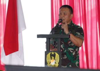 Kasad Jenderal TNI Dr. Dudung Abdurachman pada Riksiapops Yonif 122/Tombak Sakti yang bermarkas di Pematang Siantar, Sumatera Utara, Kamis (8/6/2023). (Dispenad)